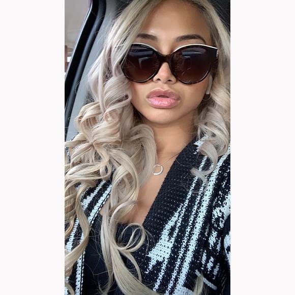 Meet your Posher, Elizabeth - Picture 1 of 1